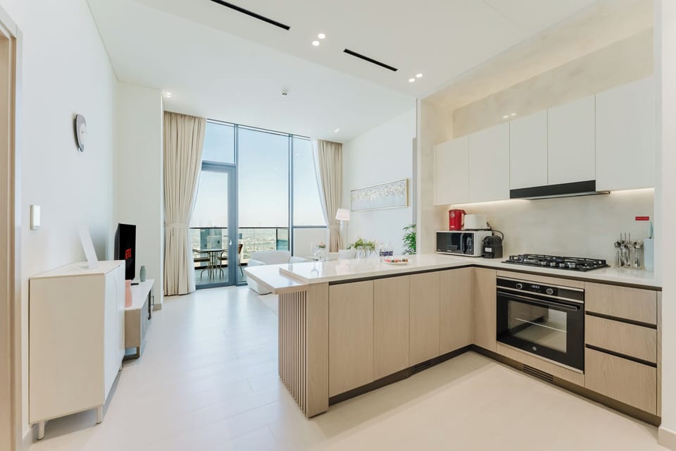 Luxury Apartment, 1 King Bed, Private Pool, City View | Private kitchen | Full-size fridge, microwave, oven, stovetop