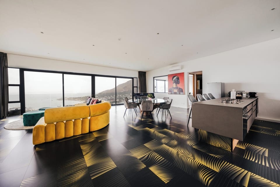 Penthouse | Living area | TV, pay movies