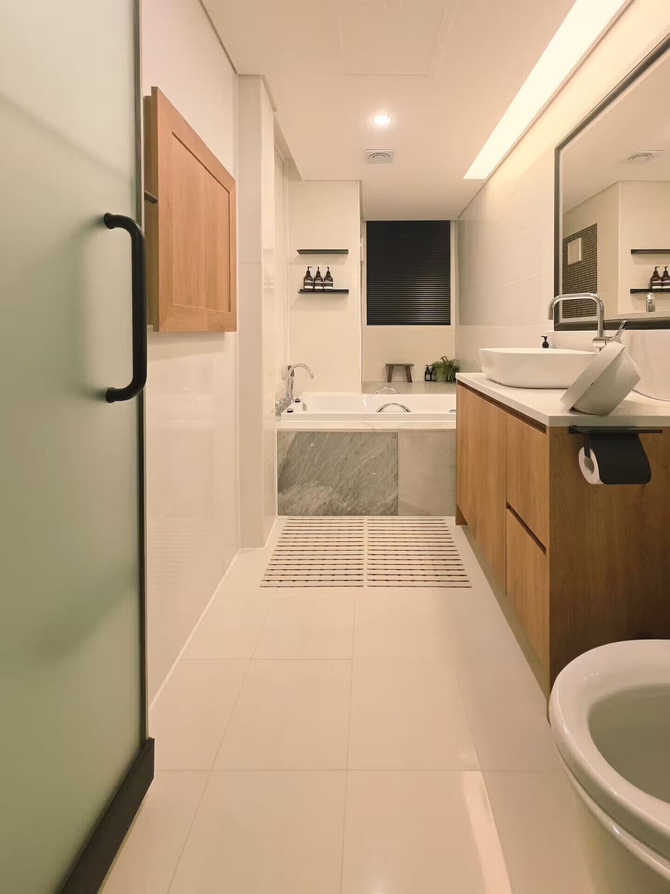 COEX Skyline Penthouse | 10 Guests | 4BR | Bathroom