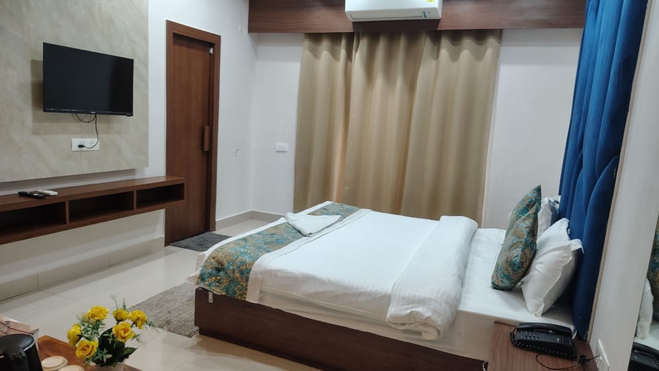 Superior Double Room, Balcony | Desk, laptop workspace, WiFi (free)