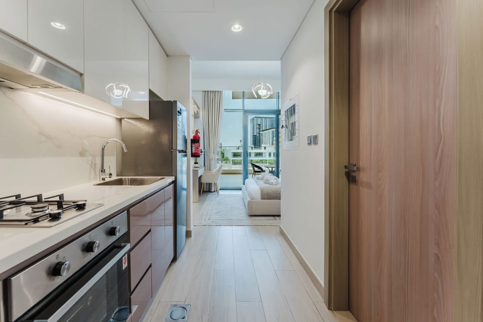 Studio, 1 King Bed, Air conditioning, City View | Private kitchen | Full-size fridge, microwave, oven, stovetop