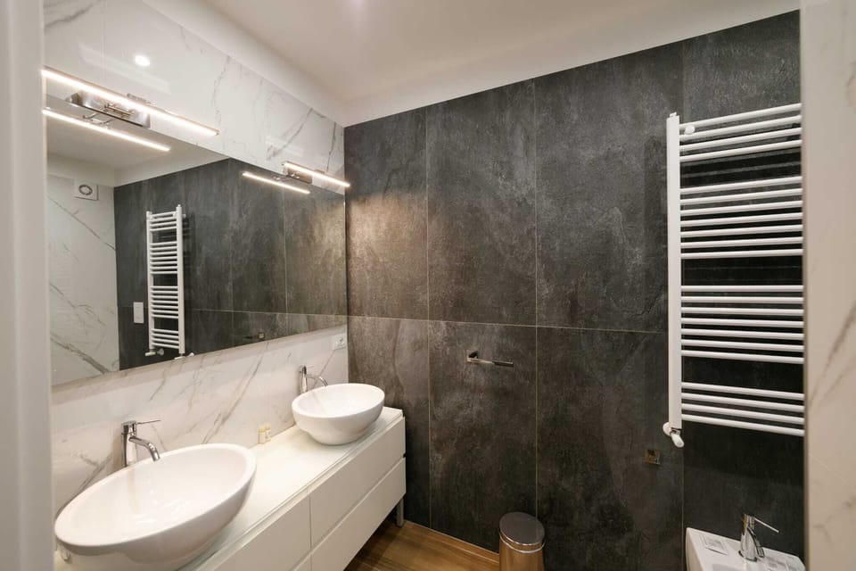 Family Apartment, Balcony | Bathroom | Shower, hair dryer, towels, soap
