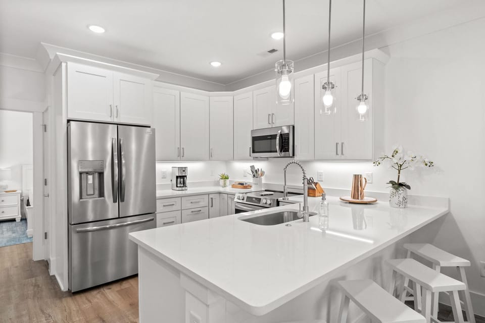 House, Multiple Beds (Coastal Mod-Steps to Beach-Pet Friend) | Private kitchen