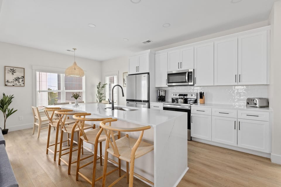 House, Multiple Beds (Beachwalk Club | Steps to Beach | Sle) | Private kitchen
