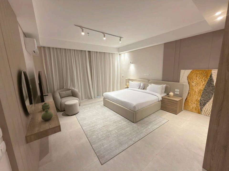 Deluxe Double Room, Pool Access | Minibar, laptop workspace, blackout drapes, WiFi (free)