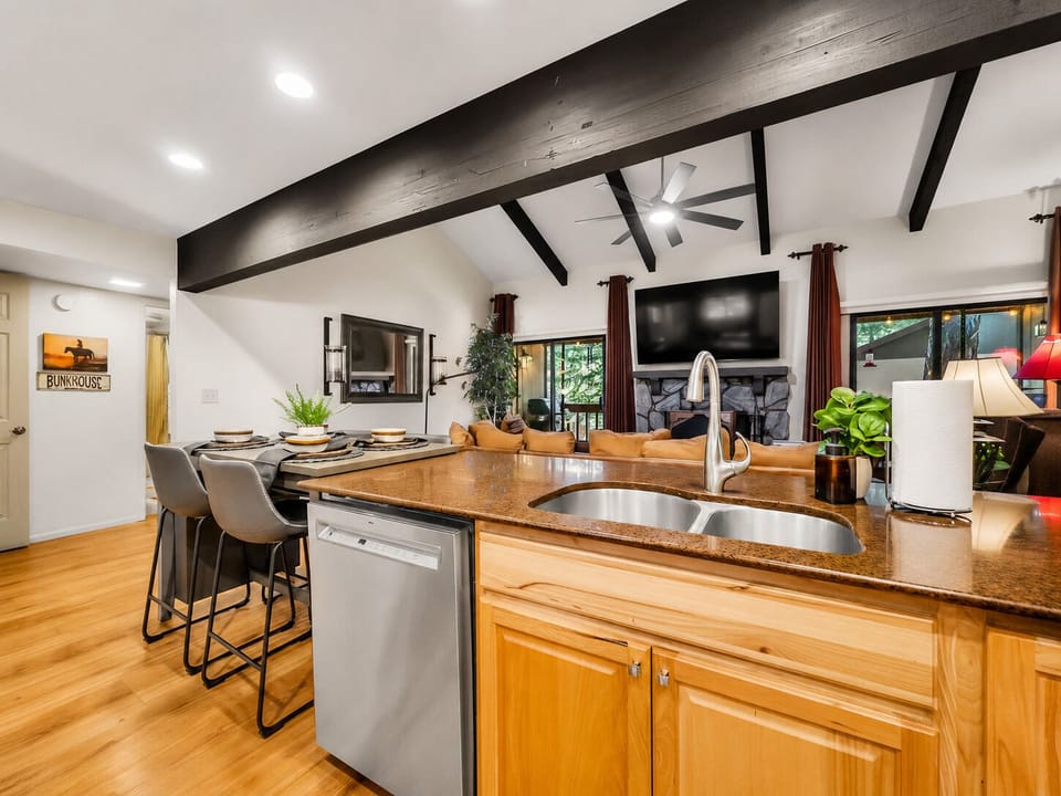 Condo, Multiple Beds, Garden View (64A Pinetop/Lakeside) | Interior