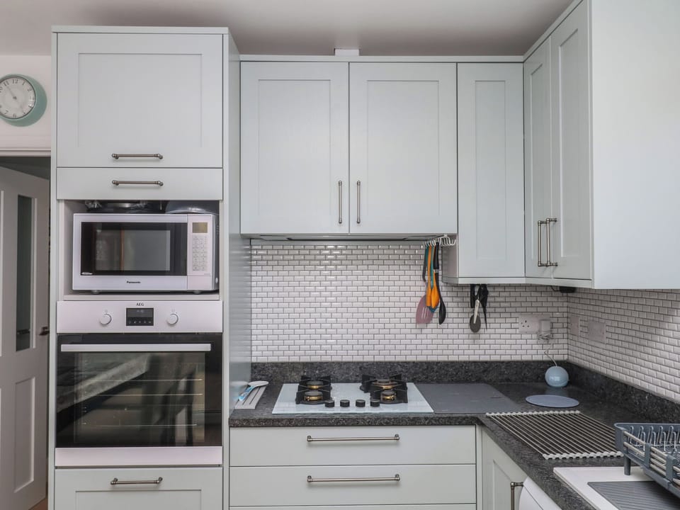 Dishwasher, cookware/dishes/utensils