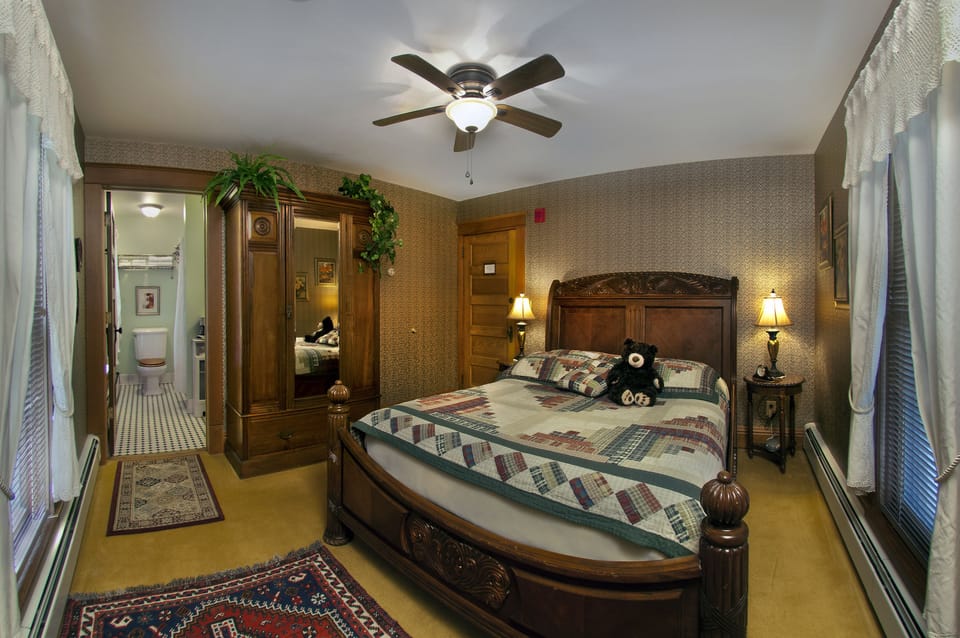 1 Queen Bed Room | Individually decorated, individually furnished, iron/ironing board