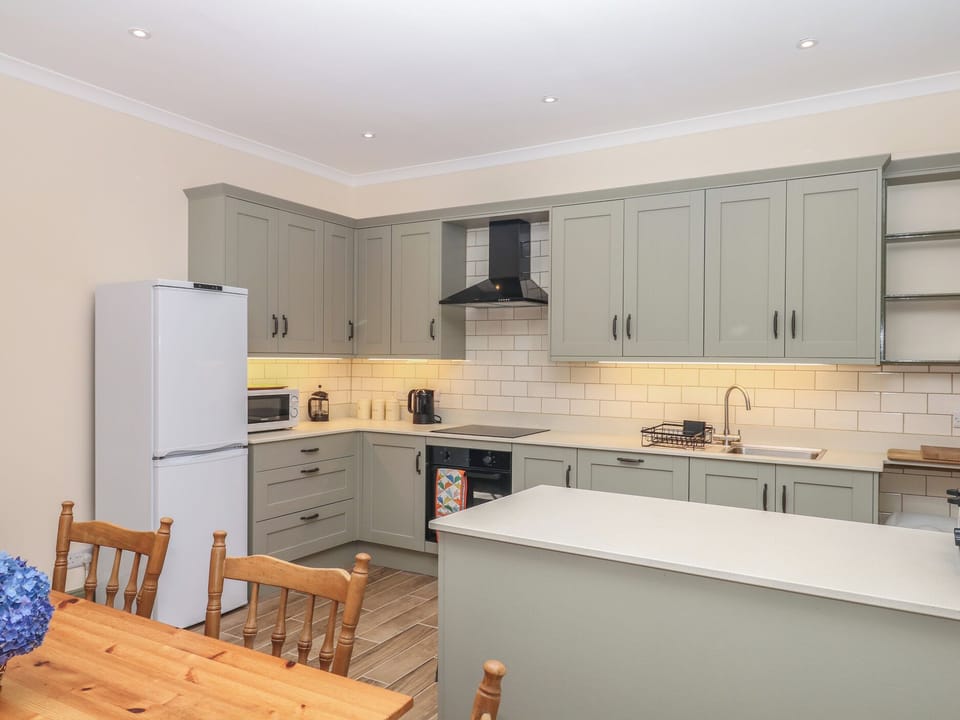 Dishwasher, cookware/dishes/utensils