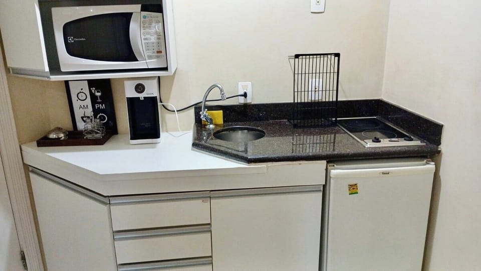Classic Suite, City View | Private kitchen | Electric kettle, dining table