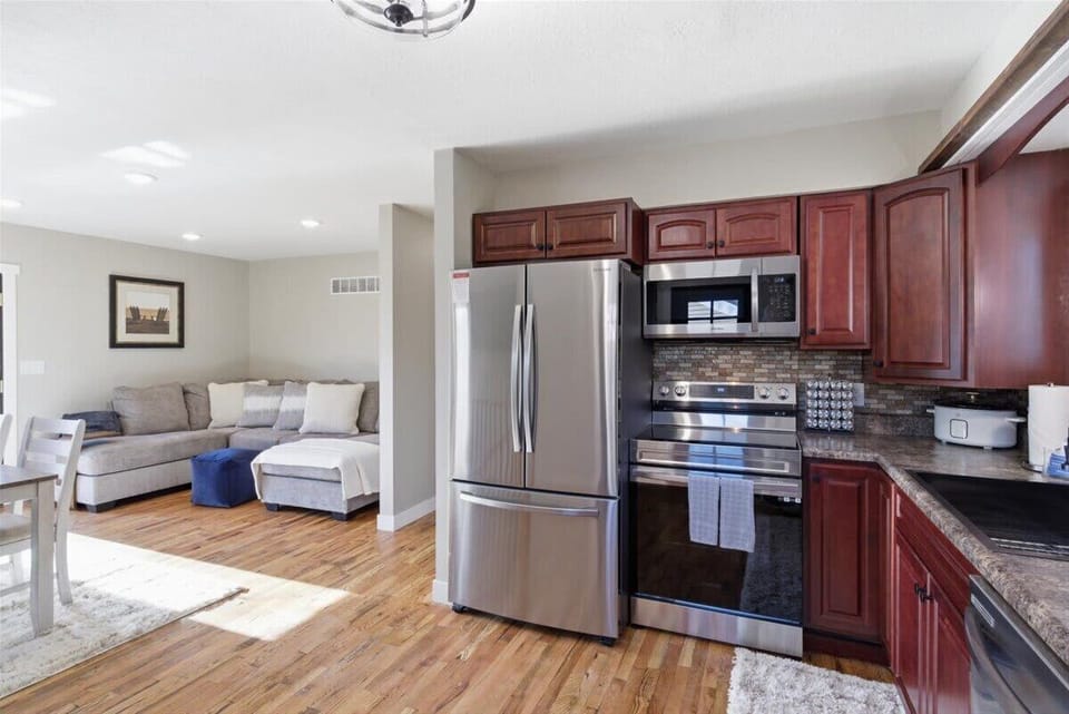 House, Multiple Beds (1129 Ginger Road) | Private kitchen
