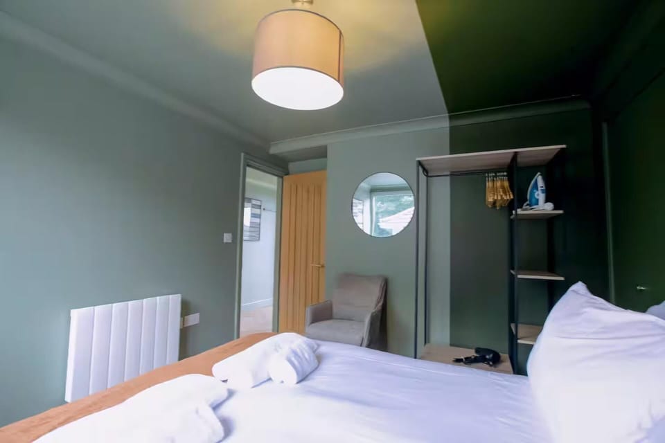 1 bedroom, iron/ironing board, WiFi (free), bed sheets
