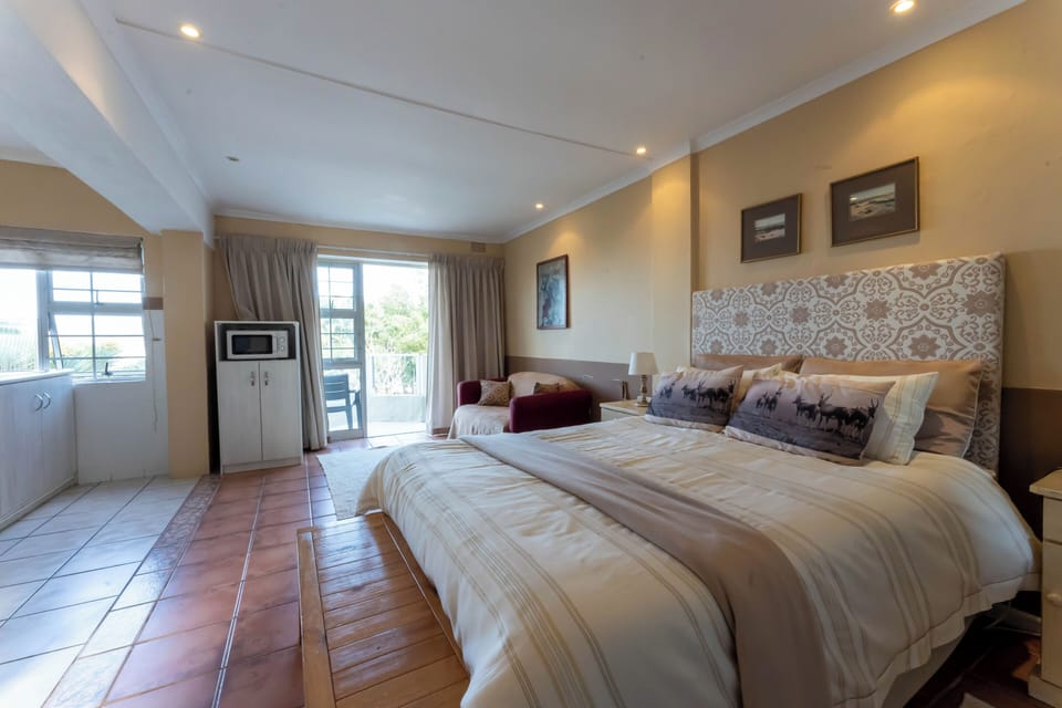 Deluxe Double Room, Ensuite, Garden Area | Premium bedding, individually decorated, individually furnished, desk