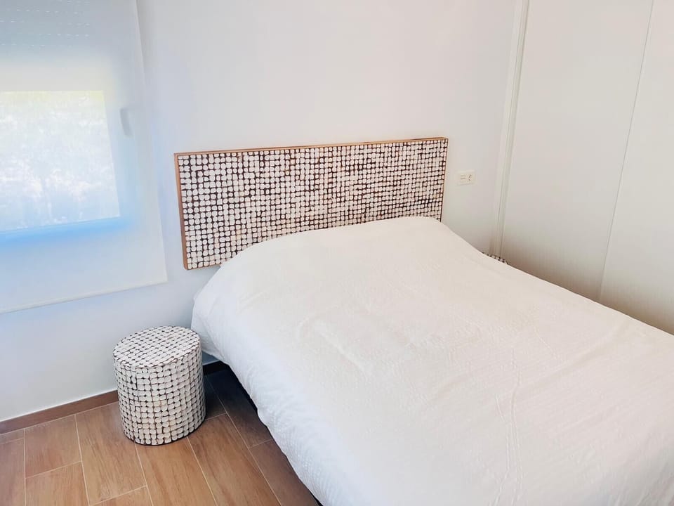 2 bedrooms, bed sheets