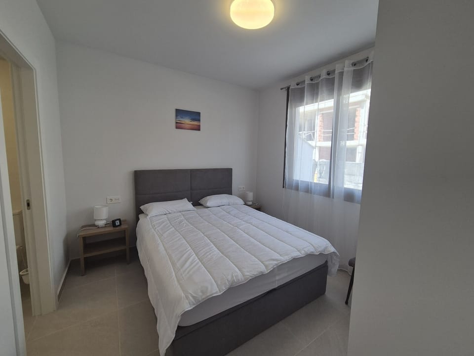 2 bedrooms, bed sheets