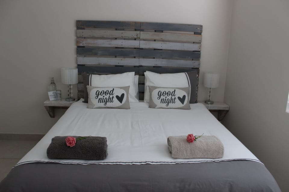 Double Ensuite Room With Garden View (1st Floor) | Pillowtop beds, cribs/infant beds, free WiFi, bed sheets