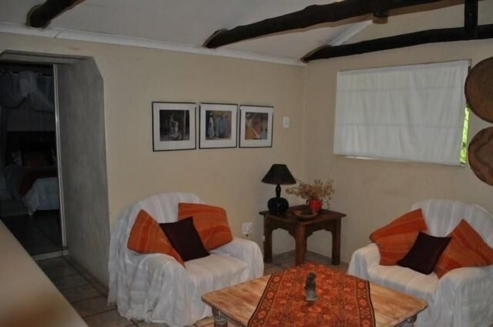 Garden Double Cottage Self-catering  | Living room