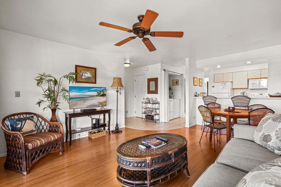 Condo, 1 Queen Bed, Garden View (Kihei Bay Vista C-201) | Living area