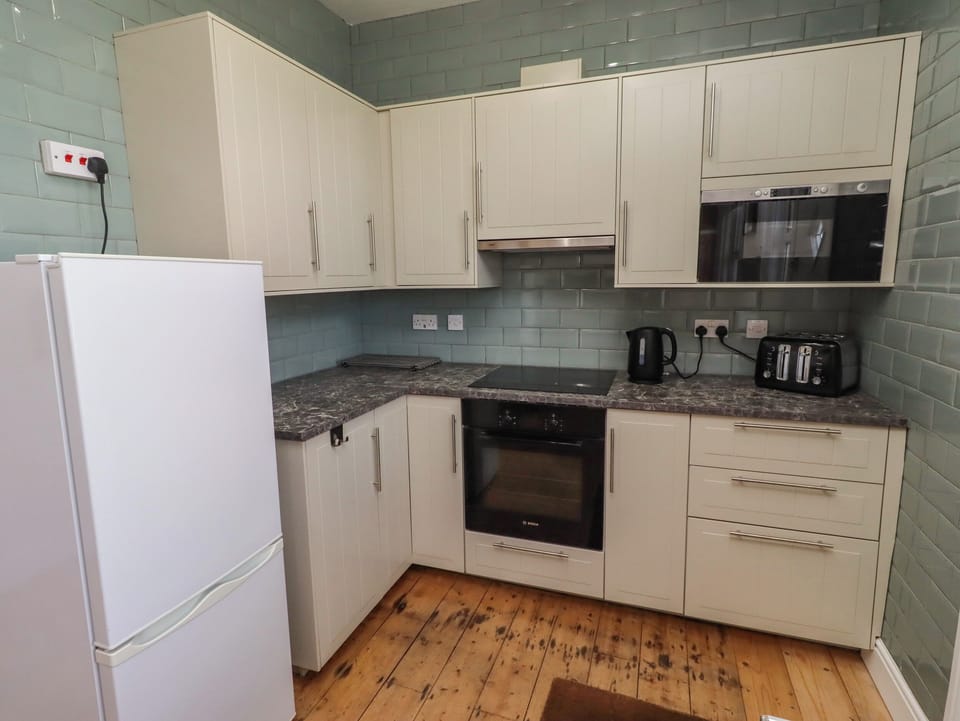 Dishwasher, cookware/dishes/utensils