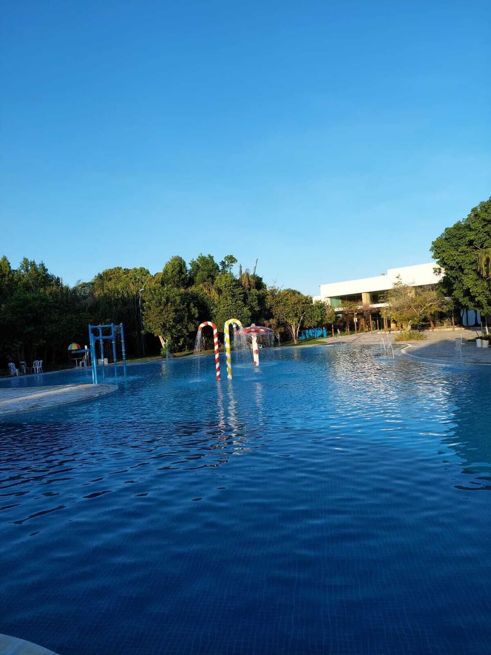 15 outdoor pools