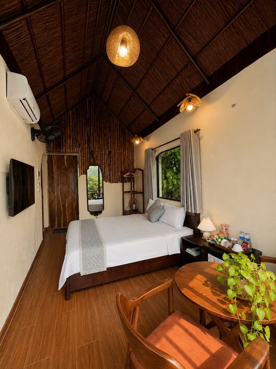 Classic Chalet, Patio, Garden View | Bathroom | Free toiletries, soap, shampoo, toilet paper