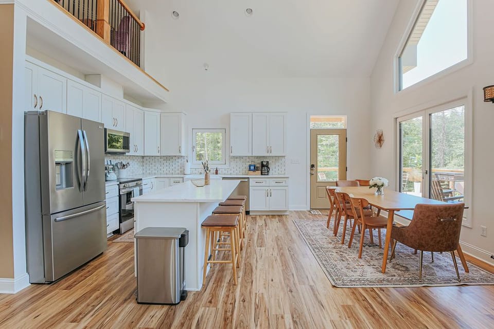 House, Private Bathroom (On Mountain Time) | Shared kitchen | Ice maker, paper towels, kitchen island