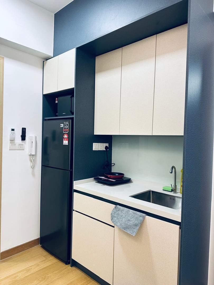 Fridge, stovetop, dishwasher