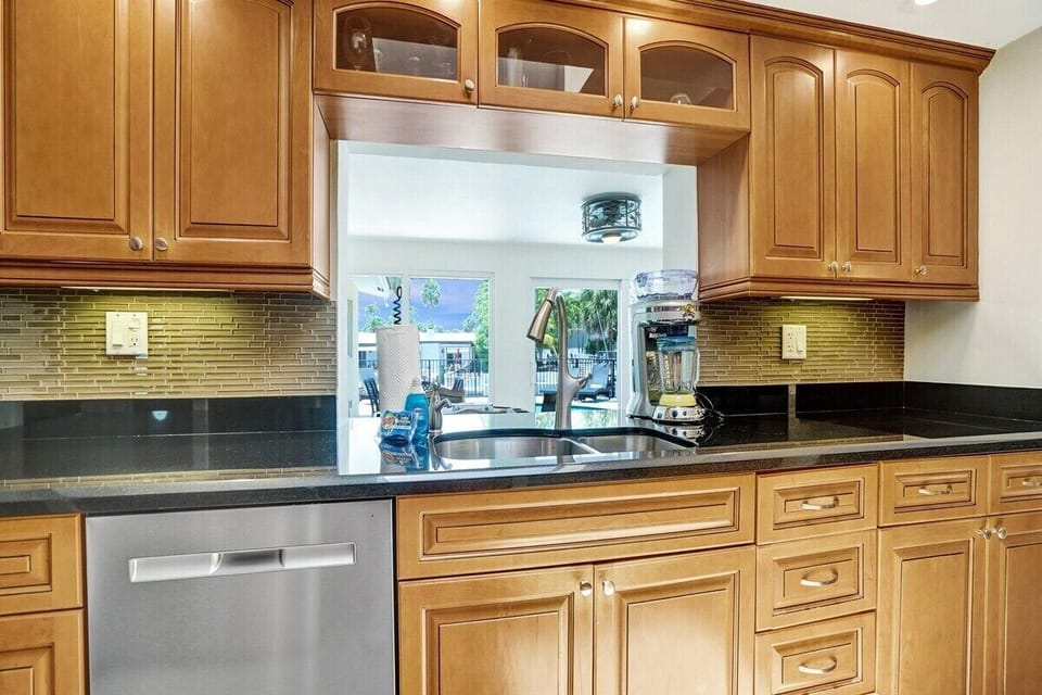 Apartment, Private Bathroom, Canal View | Shared kitchen | Highchair