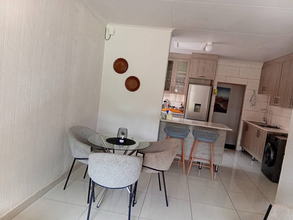 Apartment, 2 Bedrooms, Accessible | Dining room