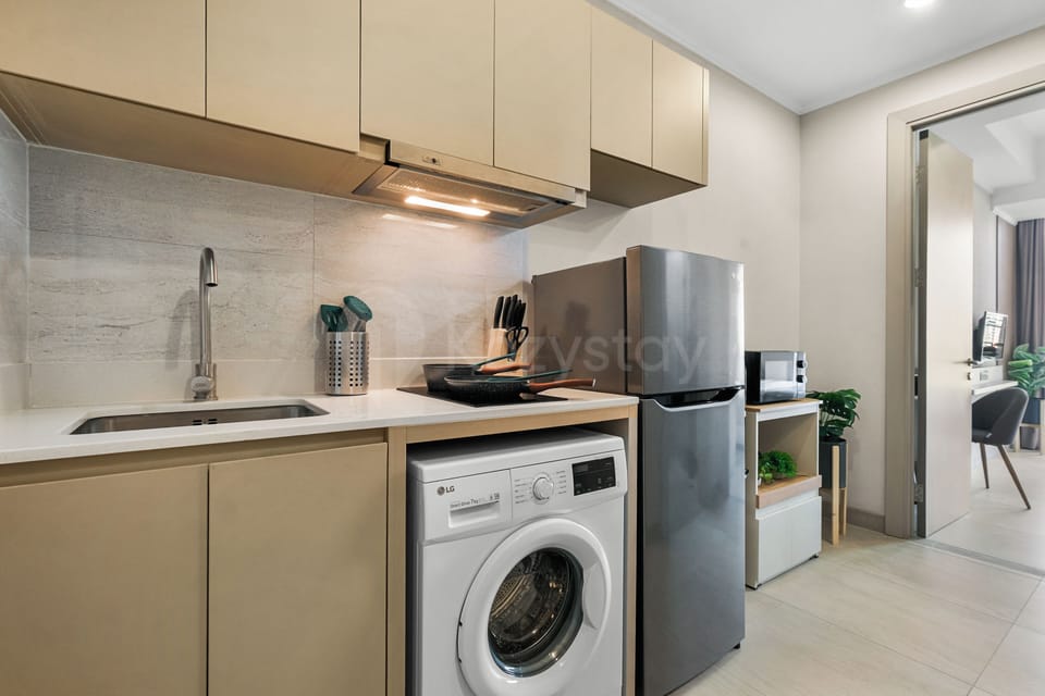 Apartment, 1 Bedroom, City View | Private kitchen | Full-size fridge, microwave, stovetop, cookware/dishes/utensils