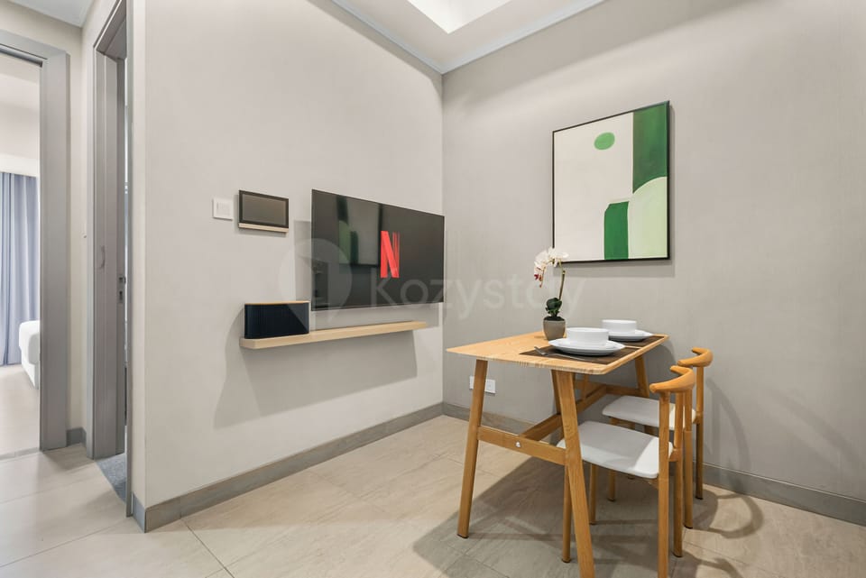 Apartment, 1 Bedroom, City View | Dining room