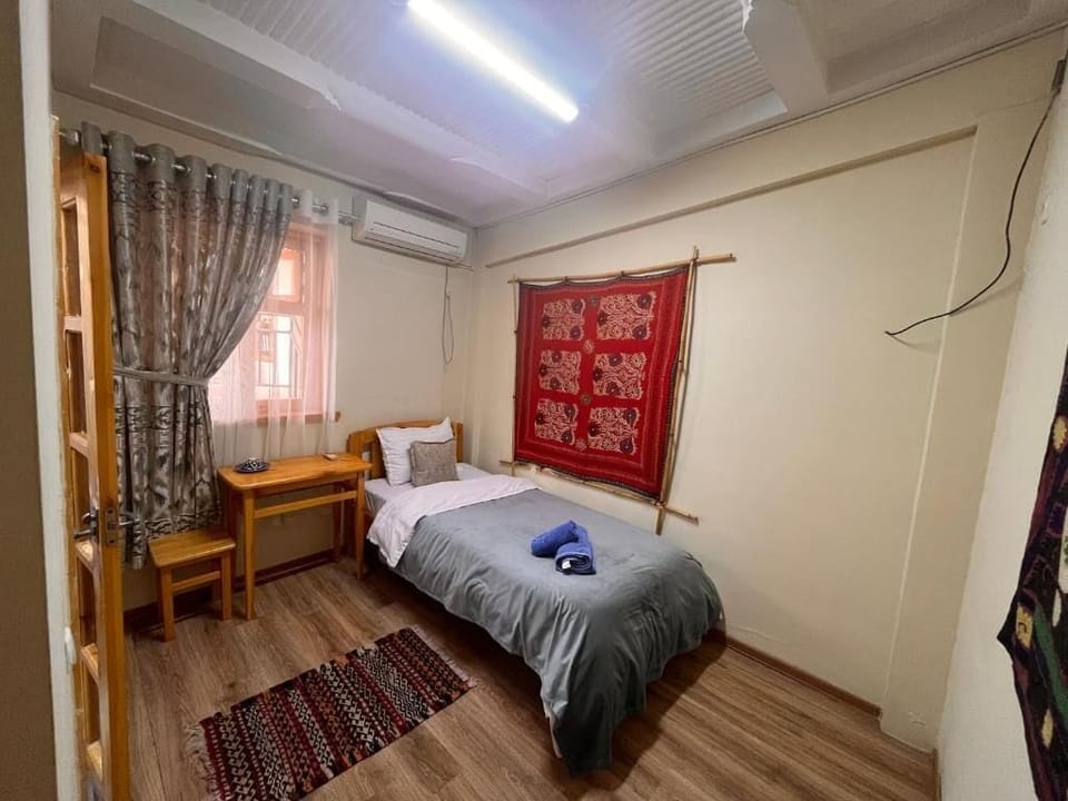 Single Room, Lanai, Courtyard View | Blackout drapes, iron/ironing board (on request), WiFi (free)