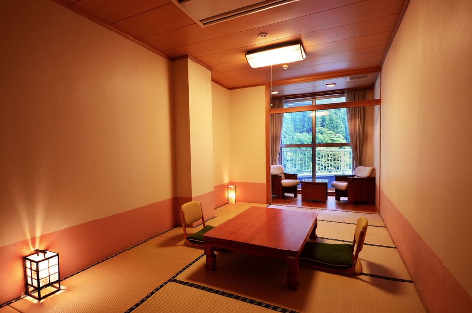 In-room safe, WiFi (free), bed sheets