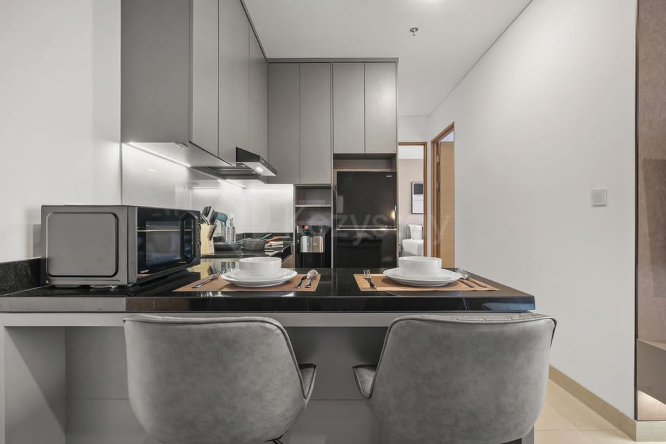 Apartment, 2 Bedrooms, Balcony, City View | Dining room