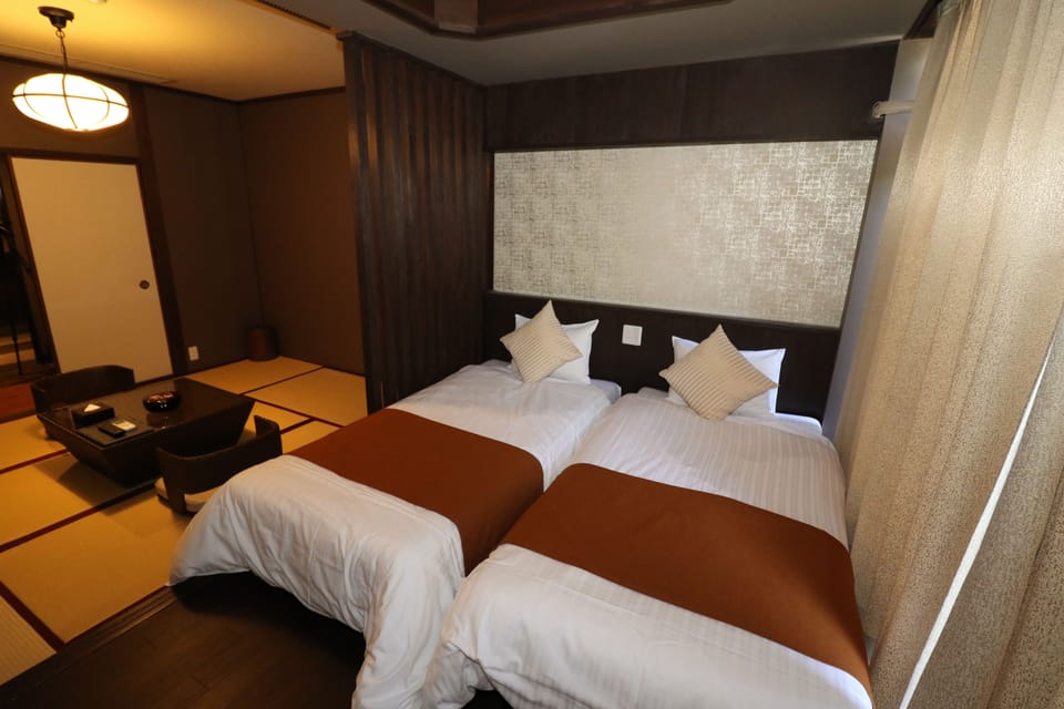 Hypo-allergenic bedding available, in-room safe, desk, bed sheets