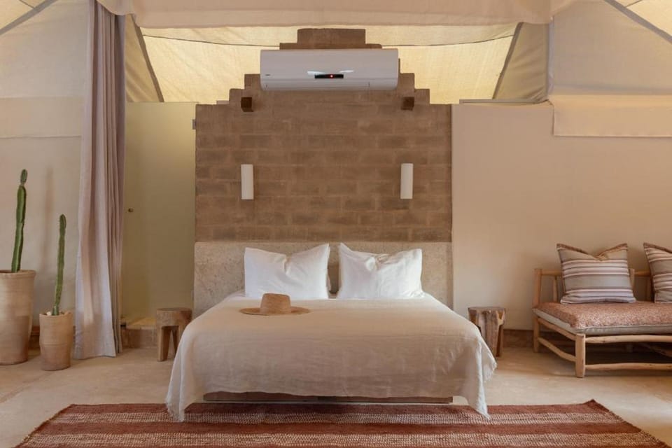 Luxury Tent, Desert View | Hypo-allergenic bedding available, cribs (surcharge), WiFi (free)