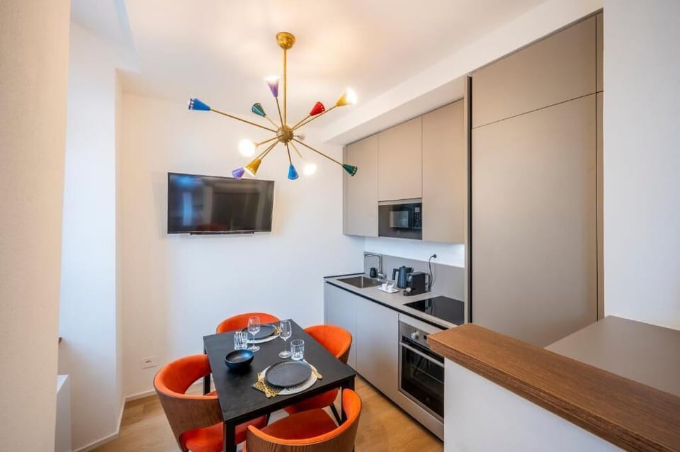 Deluxe Studio, City View | Private kitchen