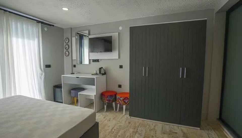 Double Room, Balcony | Minibar, WiFi (free), bed sheets