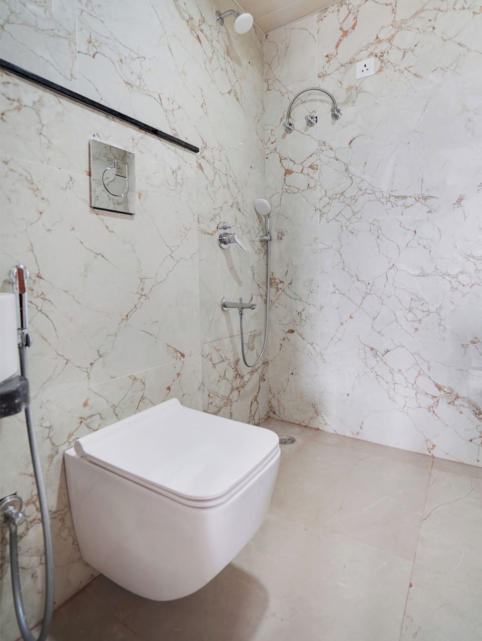Towels, soap, shampoo, toilet paper