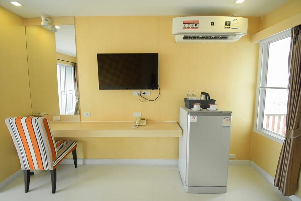 Deluxe Double Room, 1 Double Bed | Desk, soundproofing, free WiFi, bed sheets