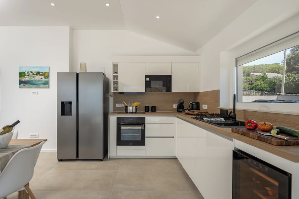 Family House, 3 Bedrooms, 2 Bathrooms, Mountainside (Holiday Home Elora Seaview Private) | Private kitchen