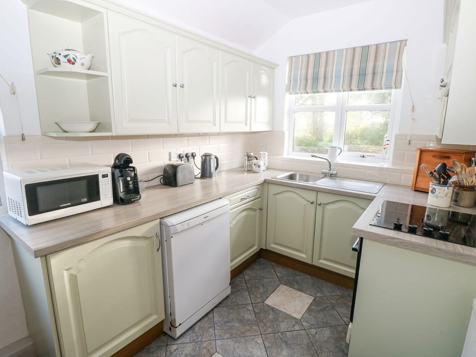 Dishwasher, cookware/dishes/utensils
