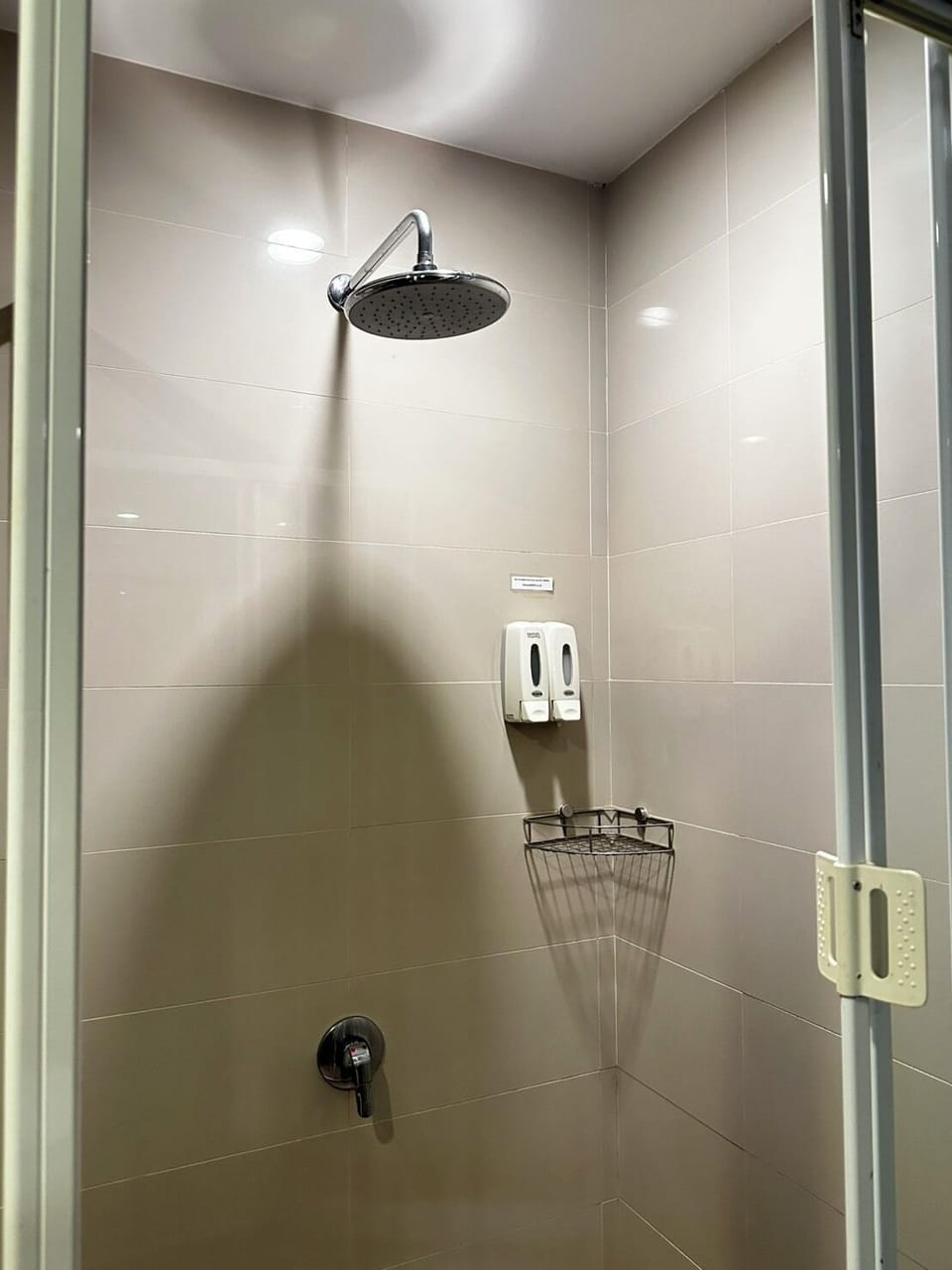 Superior Double Room, 1 King Bed | Bathroom | Shower, hair dryer, slippers, towels