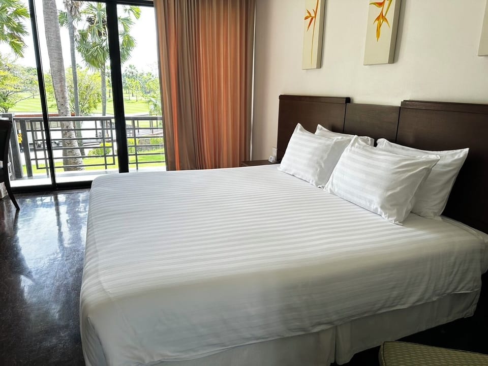 Superior Double Room, 1 King Bed | In-room safe, blackout drapes, WiFi (free)
