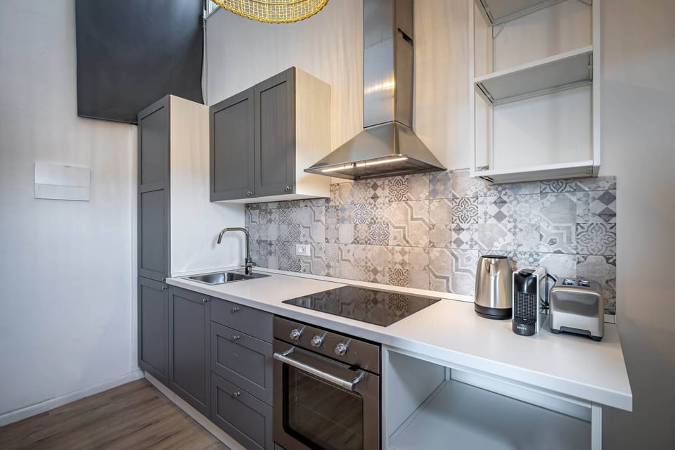 Apartment, 3 Bedrooms, 2 Bathrooms | Private kitchen | Coffee/tea maker, dining table