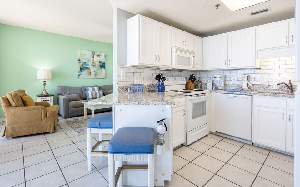 Condo, 1 Bedroom | Private kitchen | Coffee/tea maker, fridge, oven