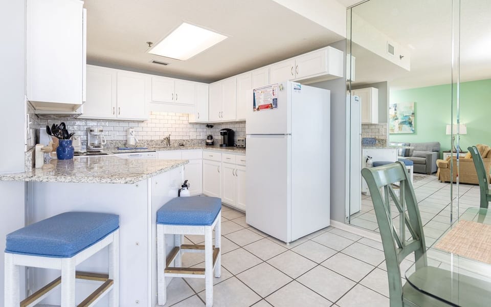 Condo, 1 Bedroom | Private kitchen | Coffee/tea maker, fridge, oven