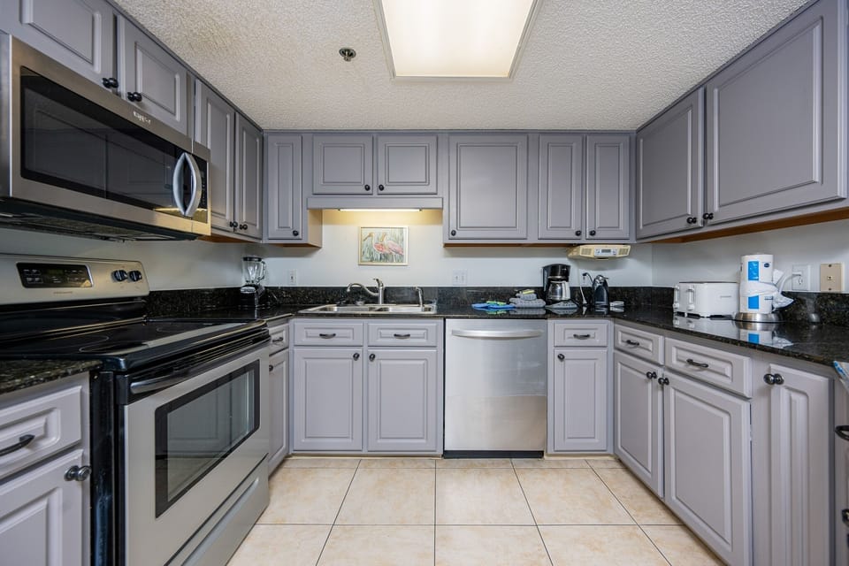 Condo, 3 Bedrooms | Private kitchen | Coffee/tea maker, fridge, oven
