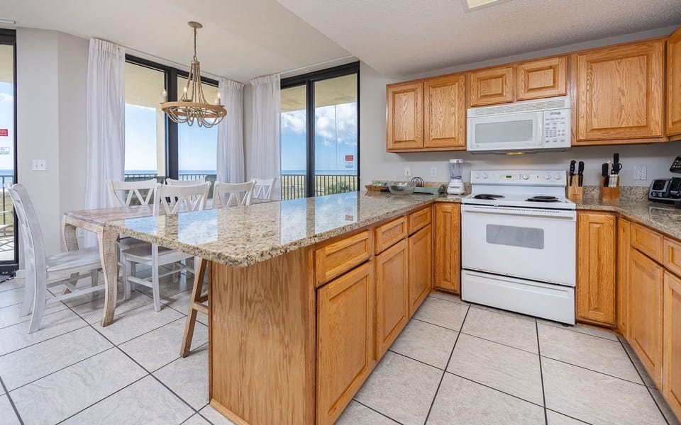 Condo, 3 Bedrooms | Private kitchen | Coffee/tea maker, fridge, oven