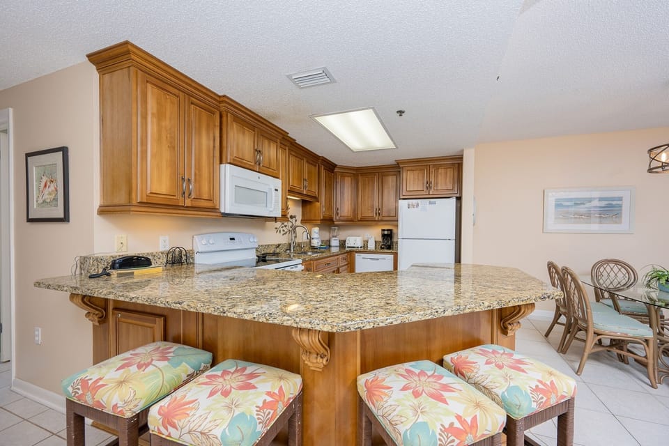 Condo, 3 Bedrooms | Private kitchen | Coffee/tea maker, fridge, oven